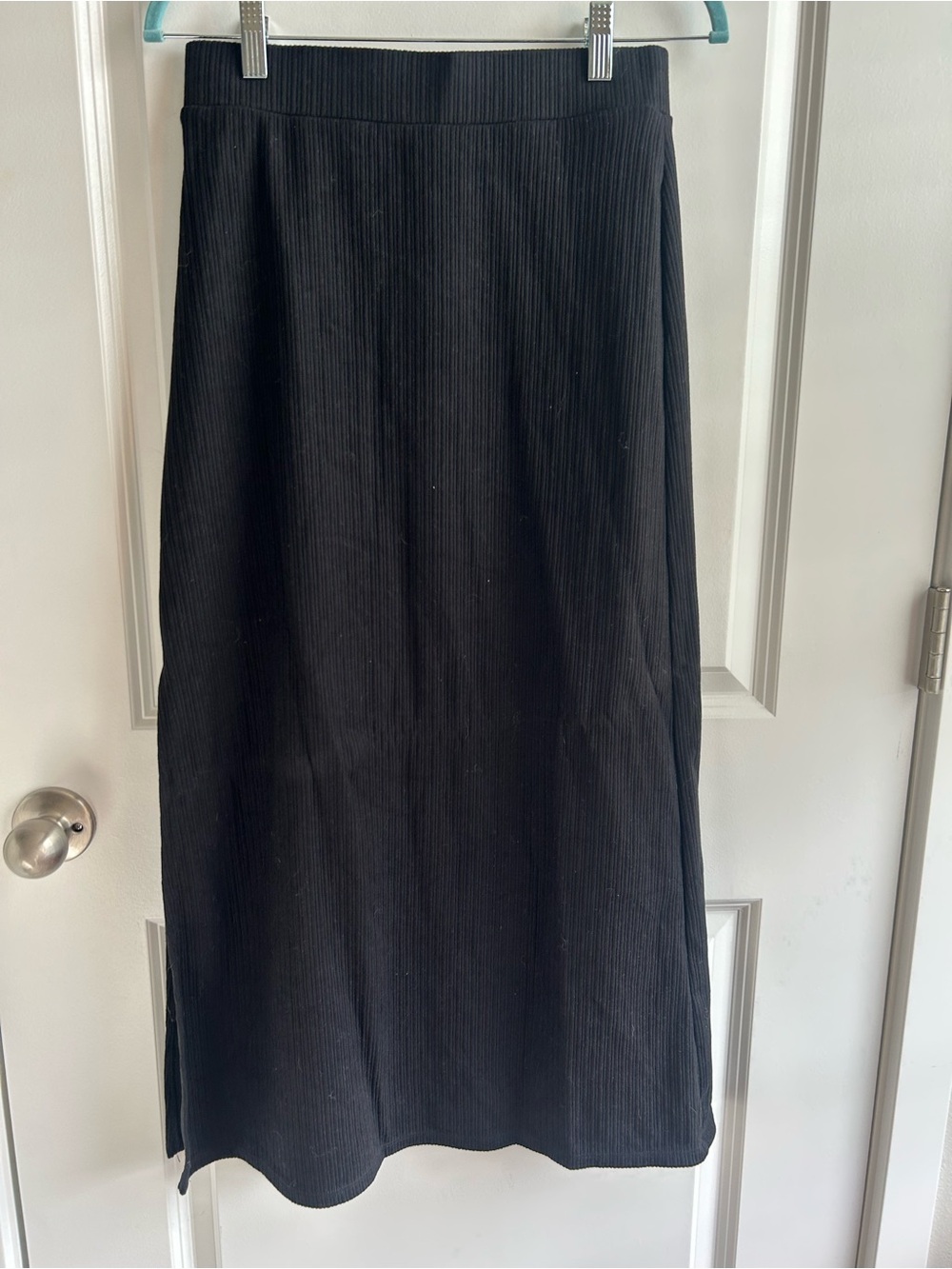 HALARA Black Ribbed Maxi Skirt